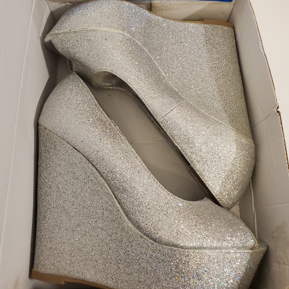 ❄️Host Pick❄️ Brand New Glitter Wedge Heels 10 - Picture 10 of 11